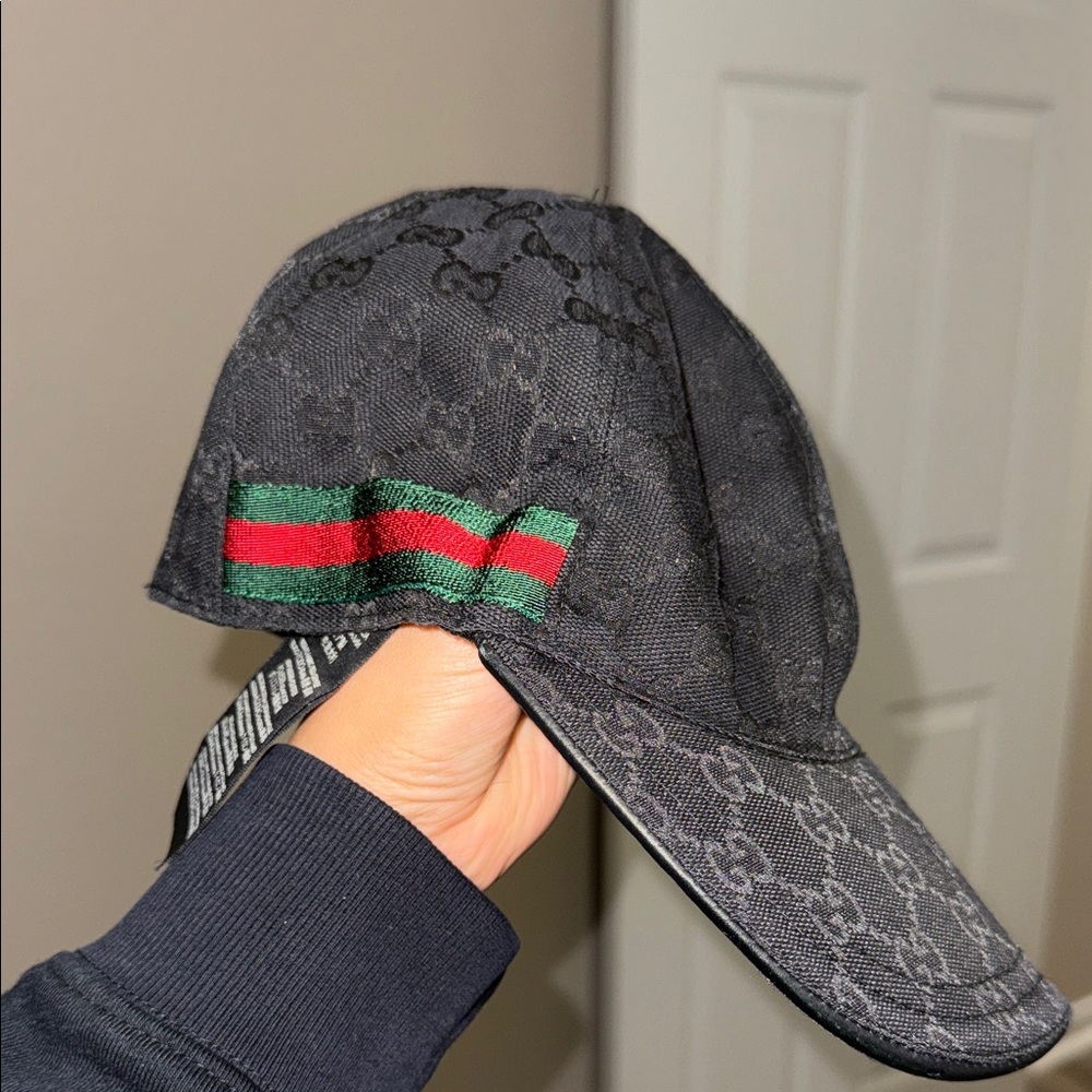 Gucci Dark Gray Cap with Signature Stripes